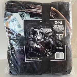 Black and Brown Throw Blanket. A3